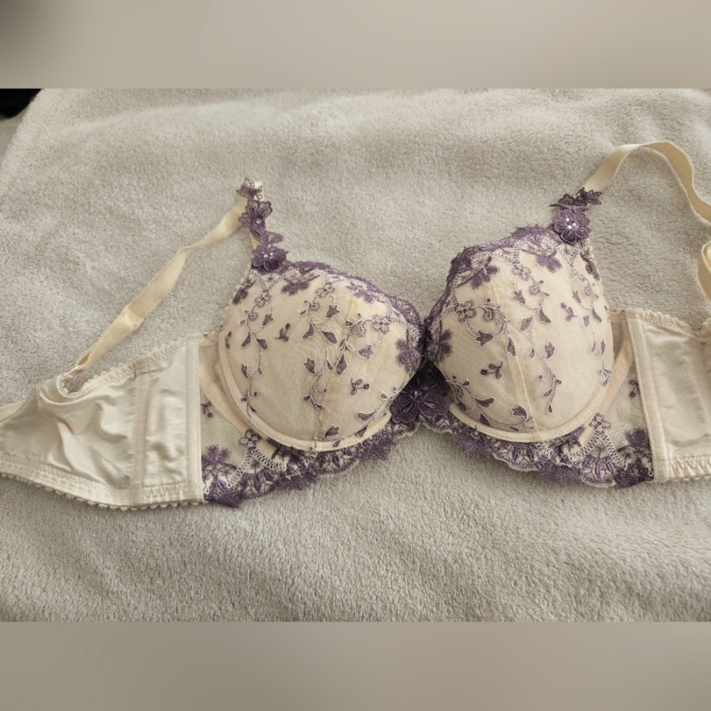 Rare Wacoal Purple and Cream Floral Bra